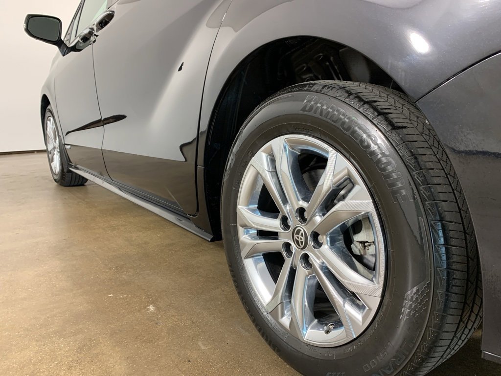 Used 2021 Toyota Sienna Platinum image 35