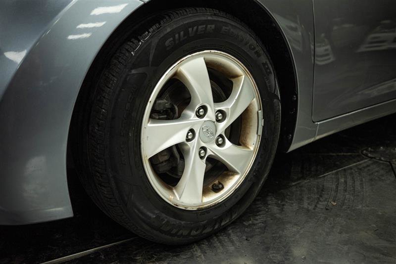 Used 2015 Hyundai Elantra SE FWD image 3