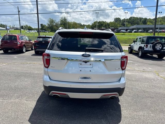 Used 2017 Ford Explorer XLT w/ Equipment Group 202A AWD/4WD image 7