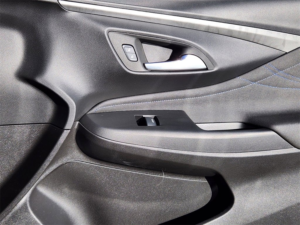 Used 2025 Buick Envista Sport Touring w/ Convenience II Package image 12