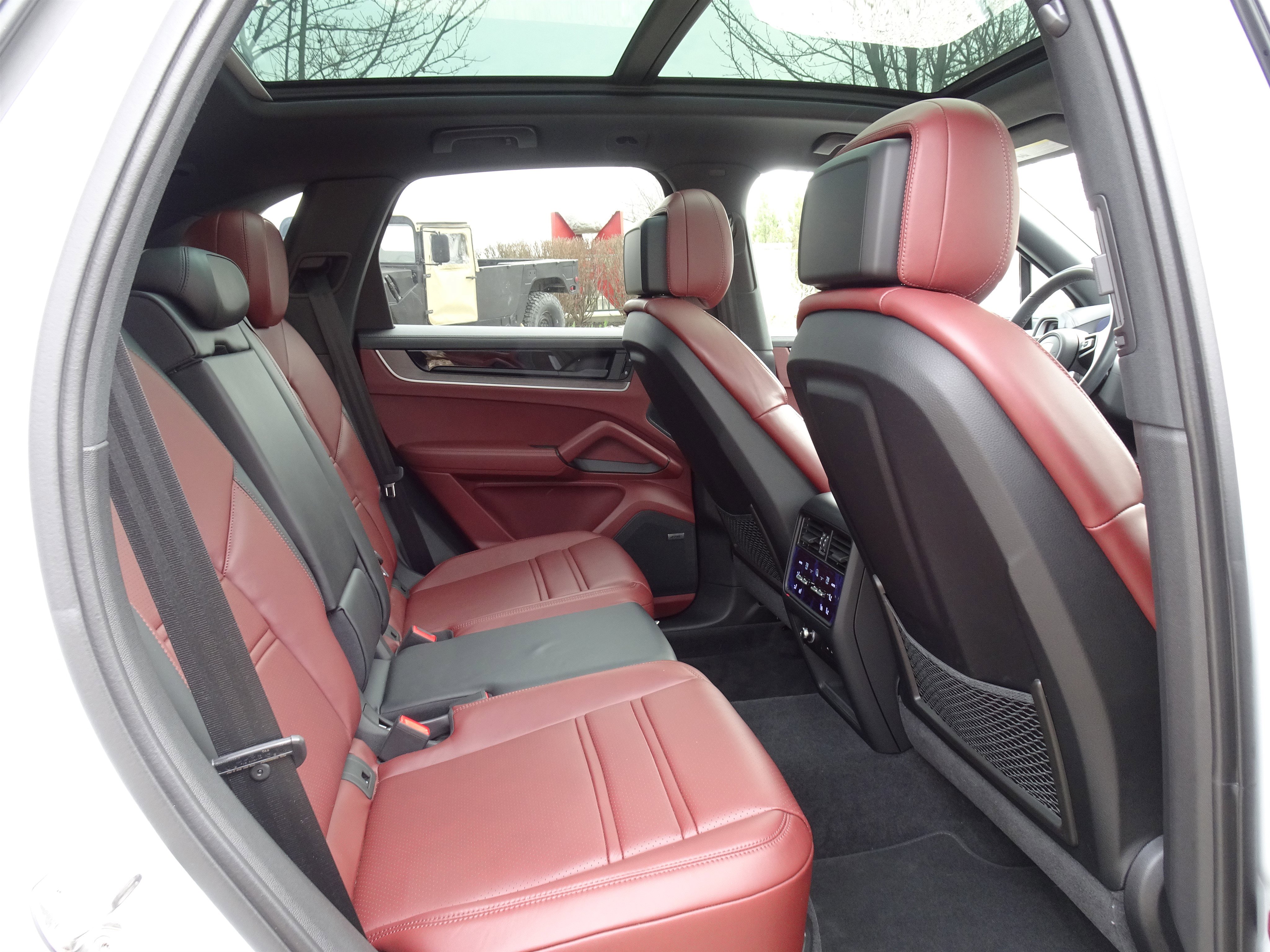 Used 2024 Porsche Cayenne image 23