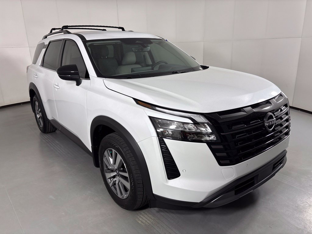 New 2026 Nissan Pathfinder SL FWD image 2