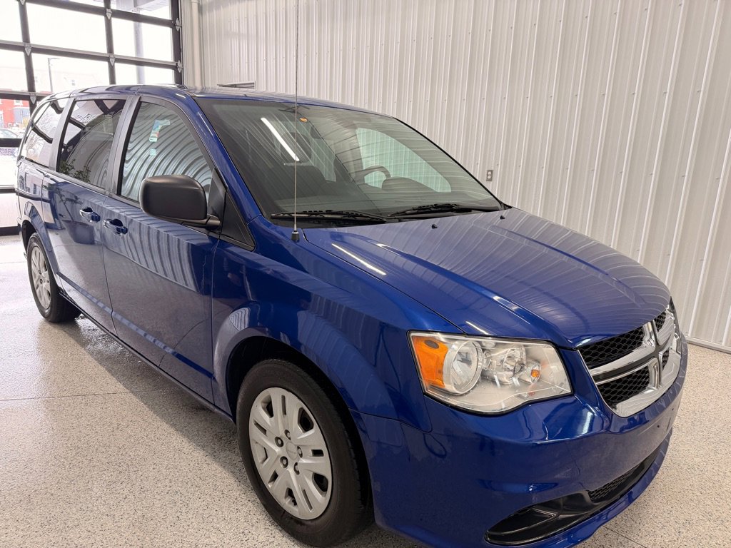 Used 2018 Dodge Grand Caravan SE w/ UConnect Hands-Free Group image 1