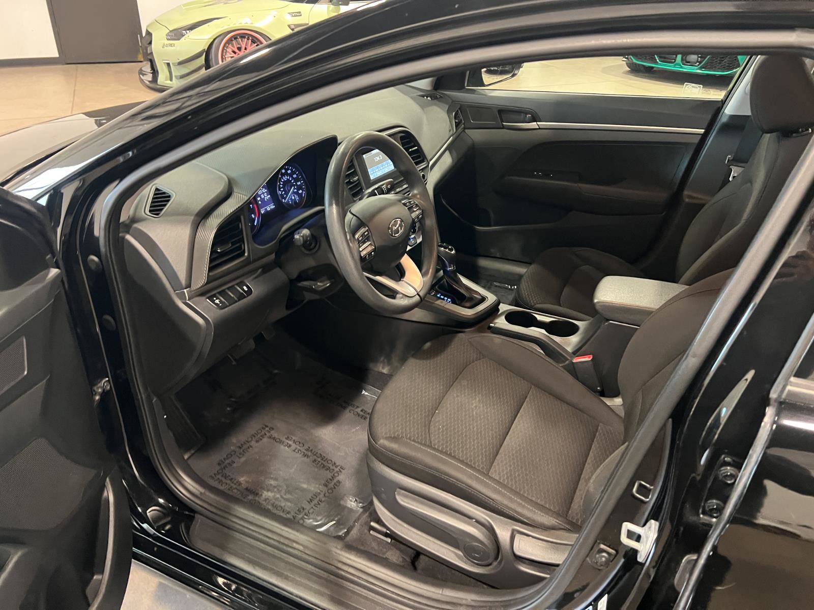 Used 2019 Hyundai Elantra SE w/ Cargo Package FWD image 10