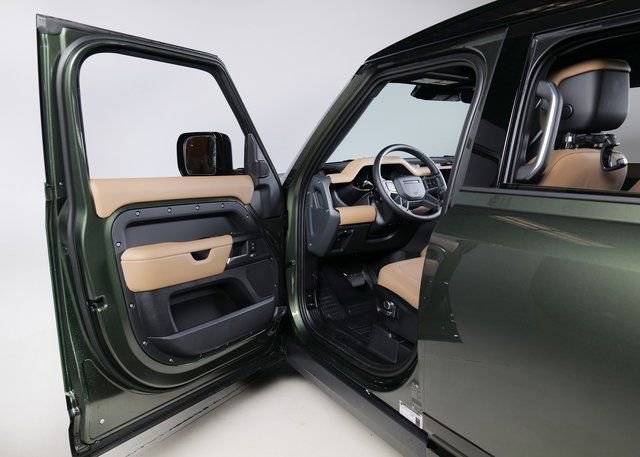 New 2026 Land Rover Defender 130 X-Dynamic SE image 26