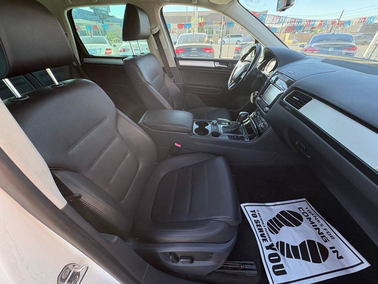 Used 2014 Volkswagen Touareg Sport AWD/4WD image 33