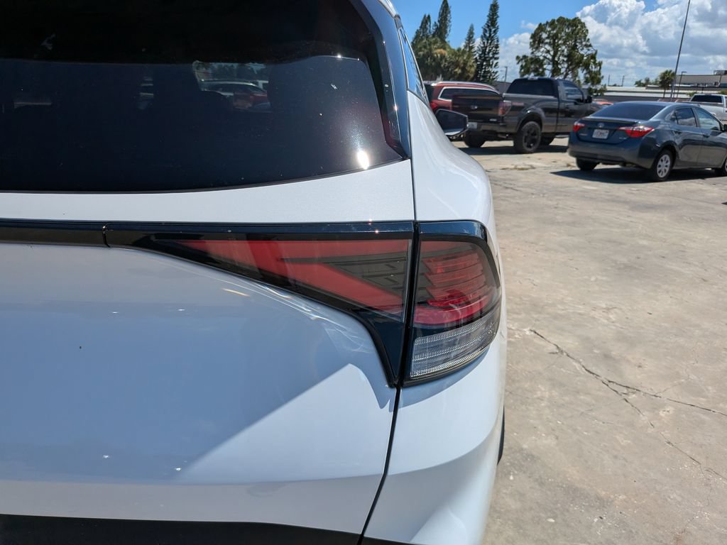 Certified 2023 Kia Sportage EX FWD image 11