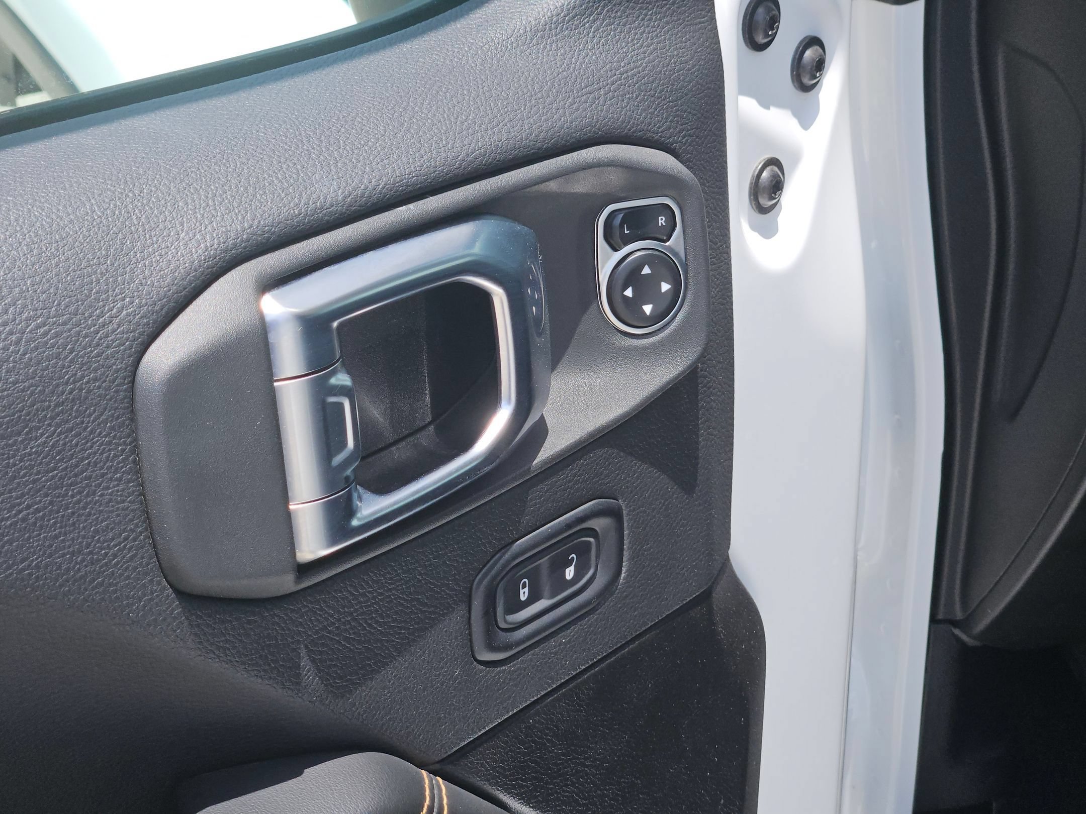 Used 2025 Jeep Wrangler Unlimited Sahara AWD/4WD image 12
