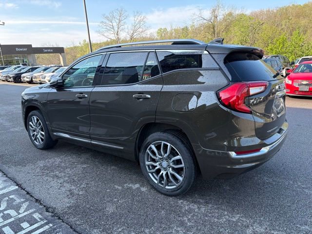 Used 2023 GMC Terrain Denali AWD/4WD image 3
