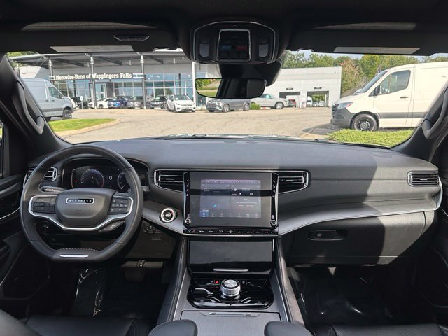 Used 2025 Jeep Wagoneer 4WD w/ Premium Group I image 35