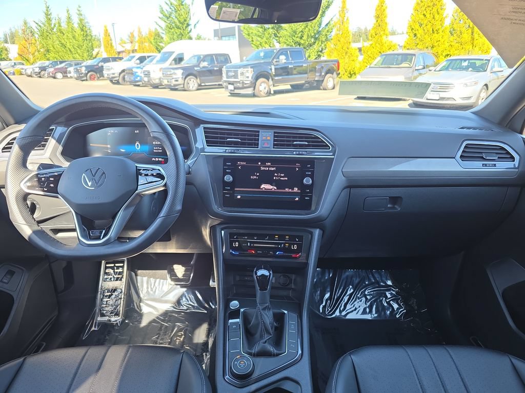 Used 2024 Volkswagen Tiguan SE R-Line AWD/4WD image 15