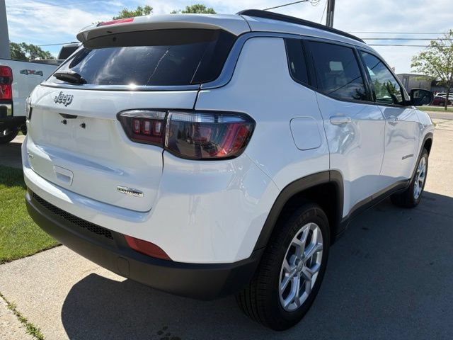 Used 2024 Jeep Compass Latitude AWD/4WD image 14