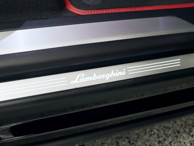 Used 2022 Lamborghini Urus AWD/4WD image 19