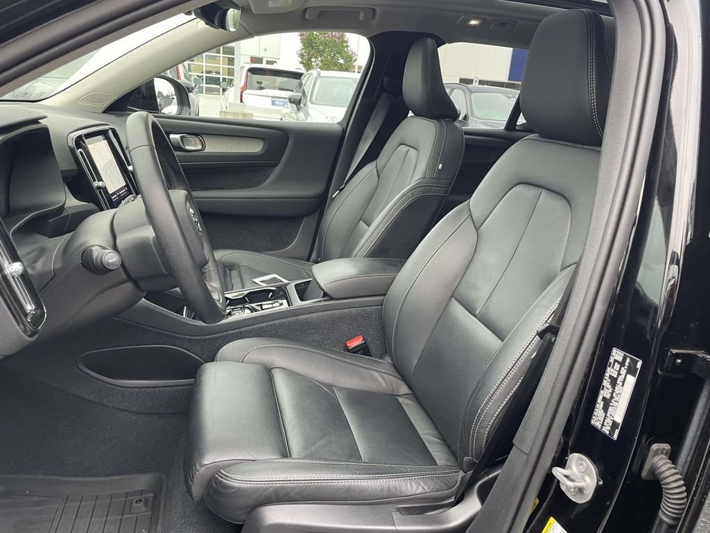 Used 2023 Volvo XC40 B5 Plus w/ Protection Package Premier AWD/4WD image 8