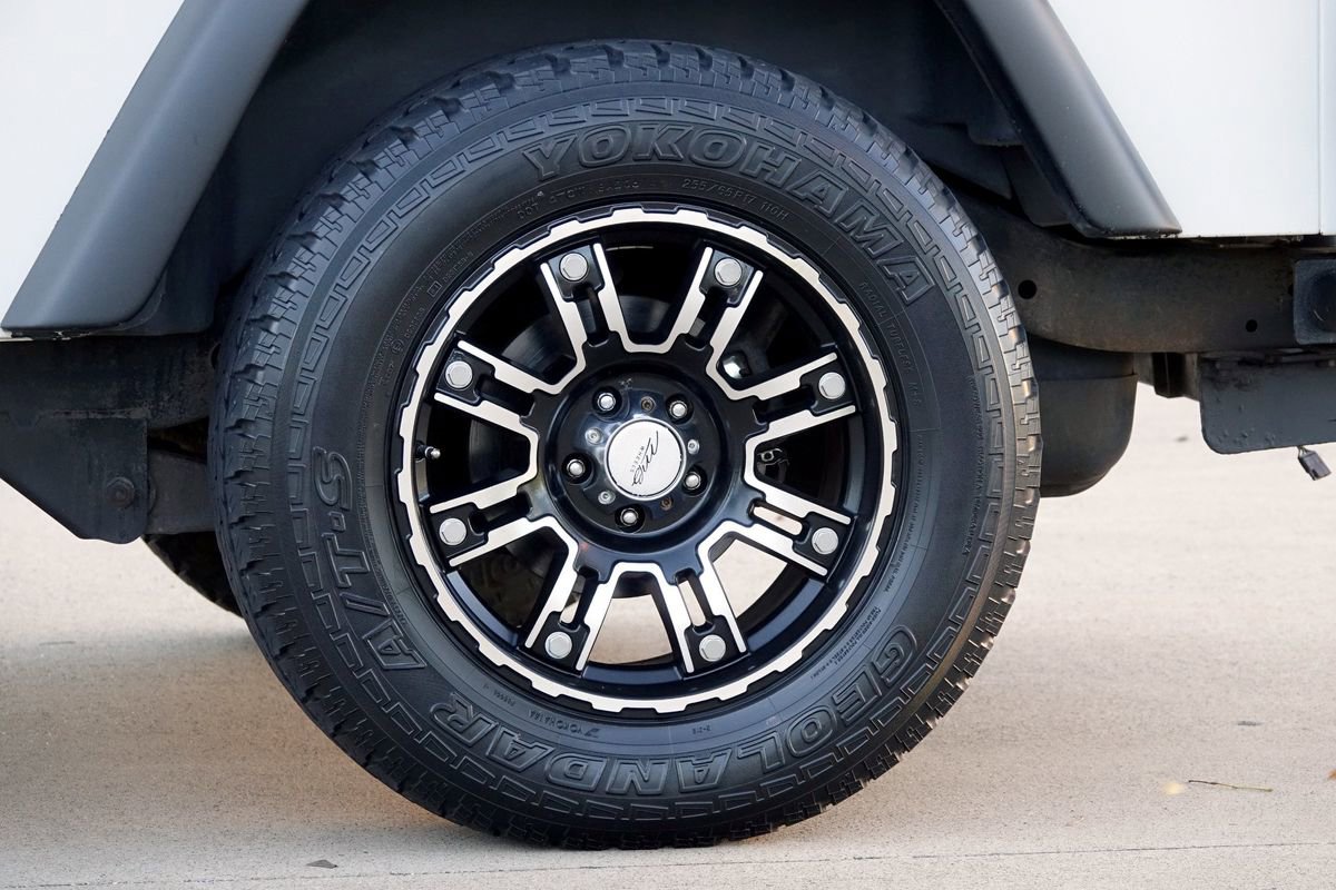 Used 2006 Jeep Wrangler Unlimited w/ Premium Audio Group image 25