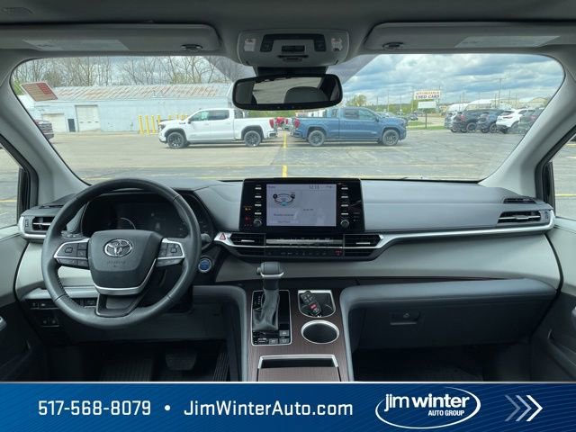 Used 2024 Toyota Sienna XLE FWD image 19