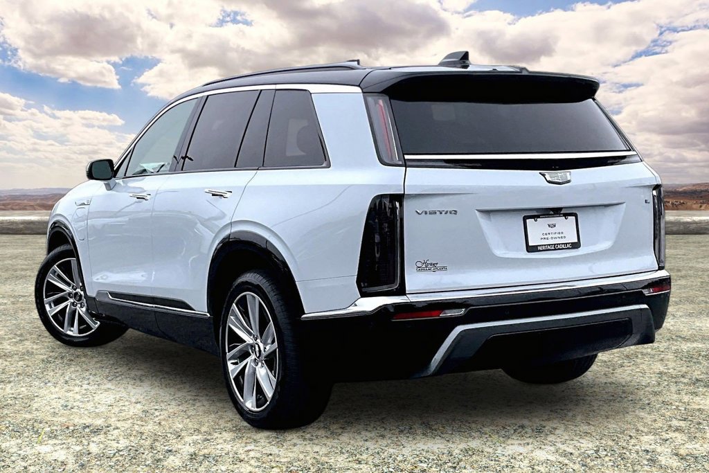 Used 2027 Cadillac Vistiq Luxury w/ LPO, Floor Liner Package AWD/4WD image 4