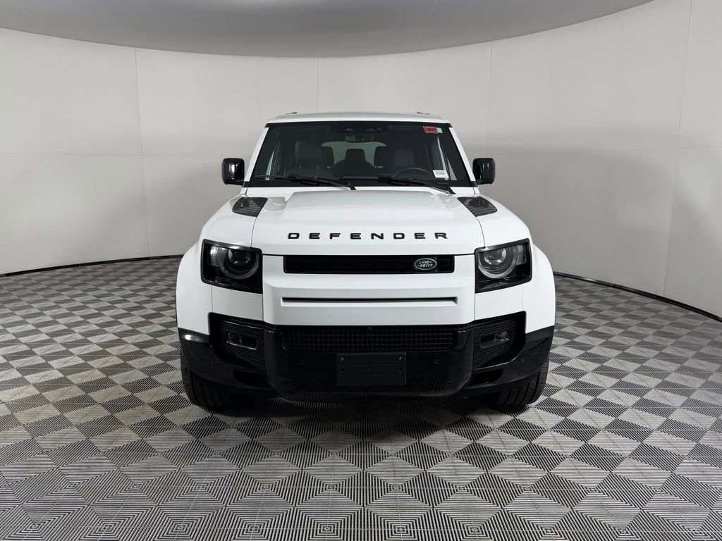 Used 2024 Land Rover Defender 130 X-Dynamic SE image 9