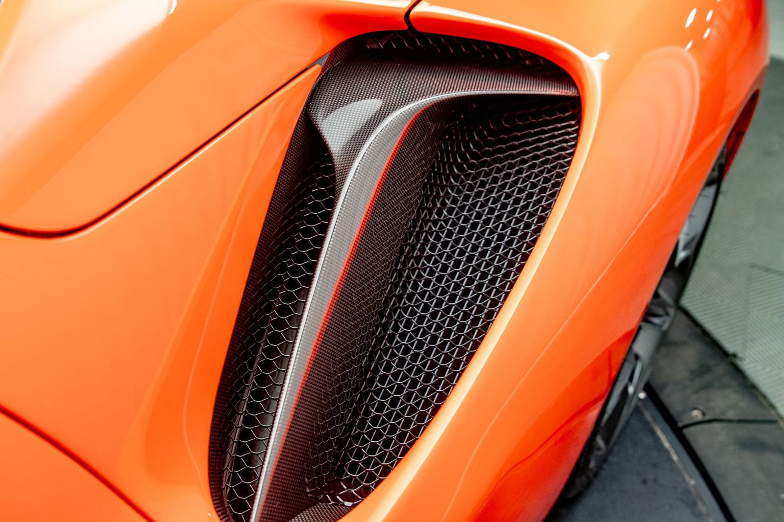 Used 2025 Ferrari SF90 Spider image 20