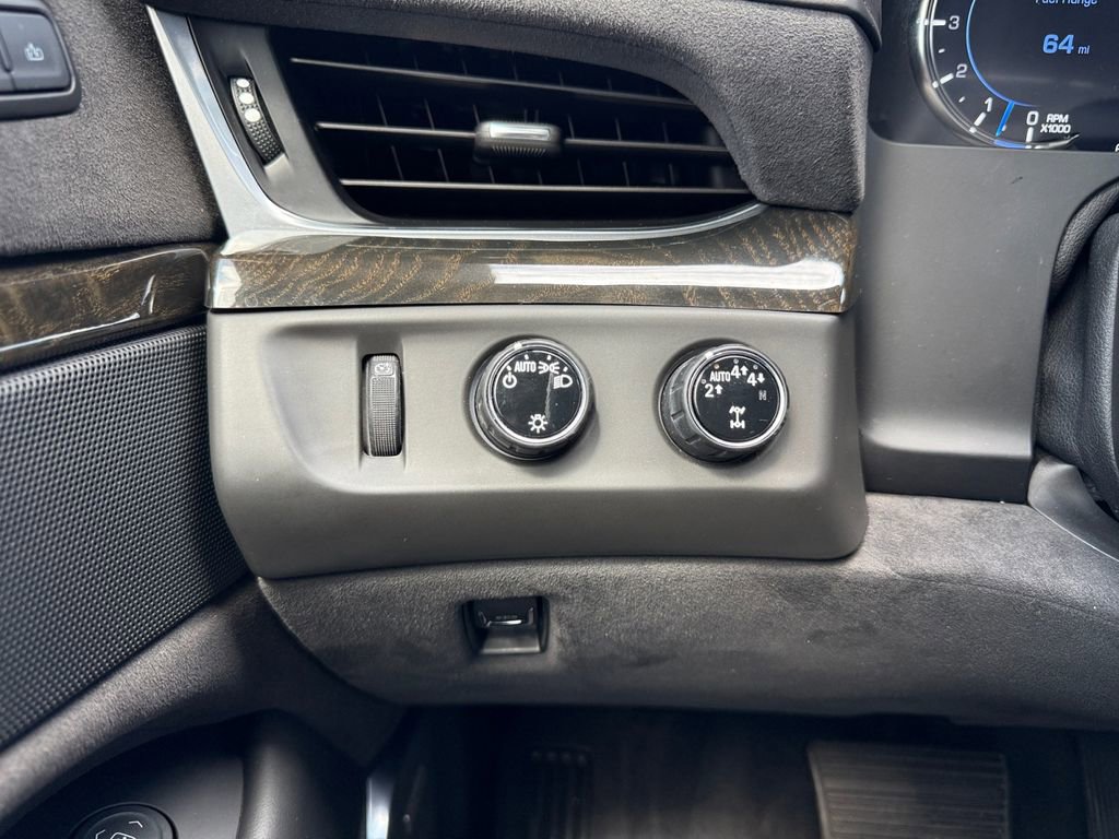 Used 2020 Cadillac Escalade Platinum AWD/4WD image 32