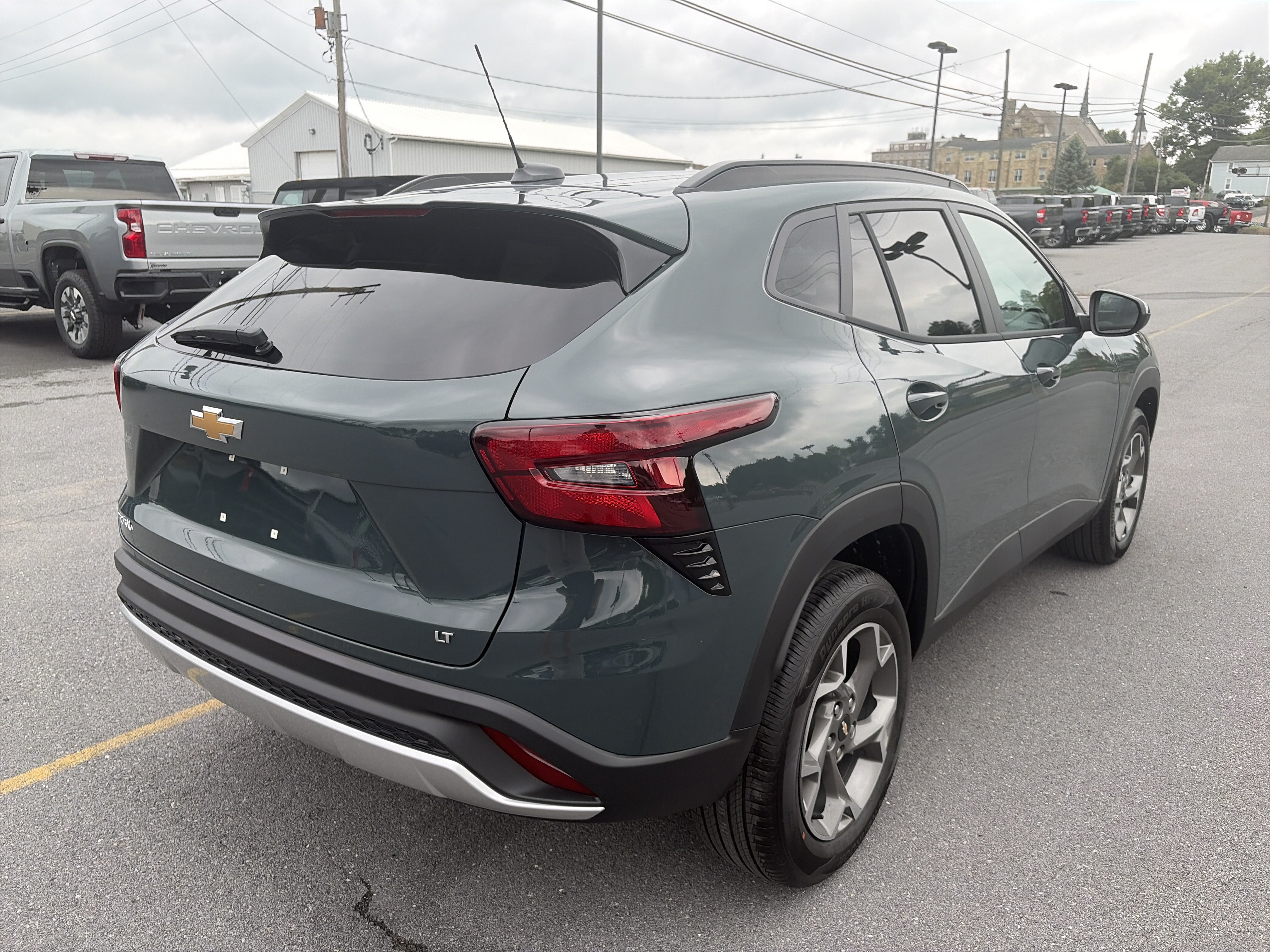 New 2026 Chevrolet Trax LT w/ LT Convenience Package FWD video 3