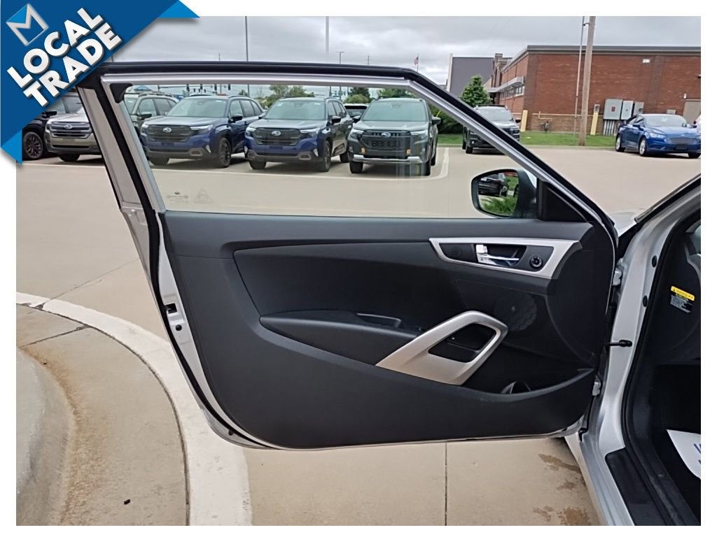 Used 2012 Hyundai Veloster FWD image 16