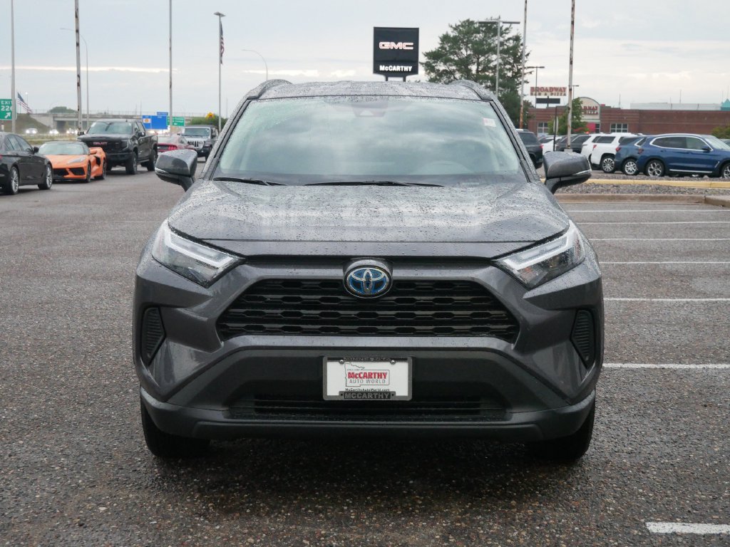 Used 2024 Toyota RAV4 LE AWD/4WD image 4