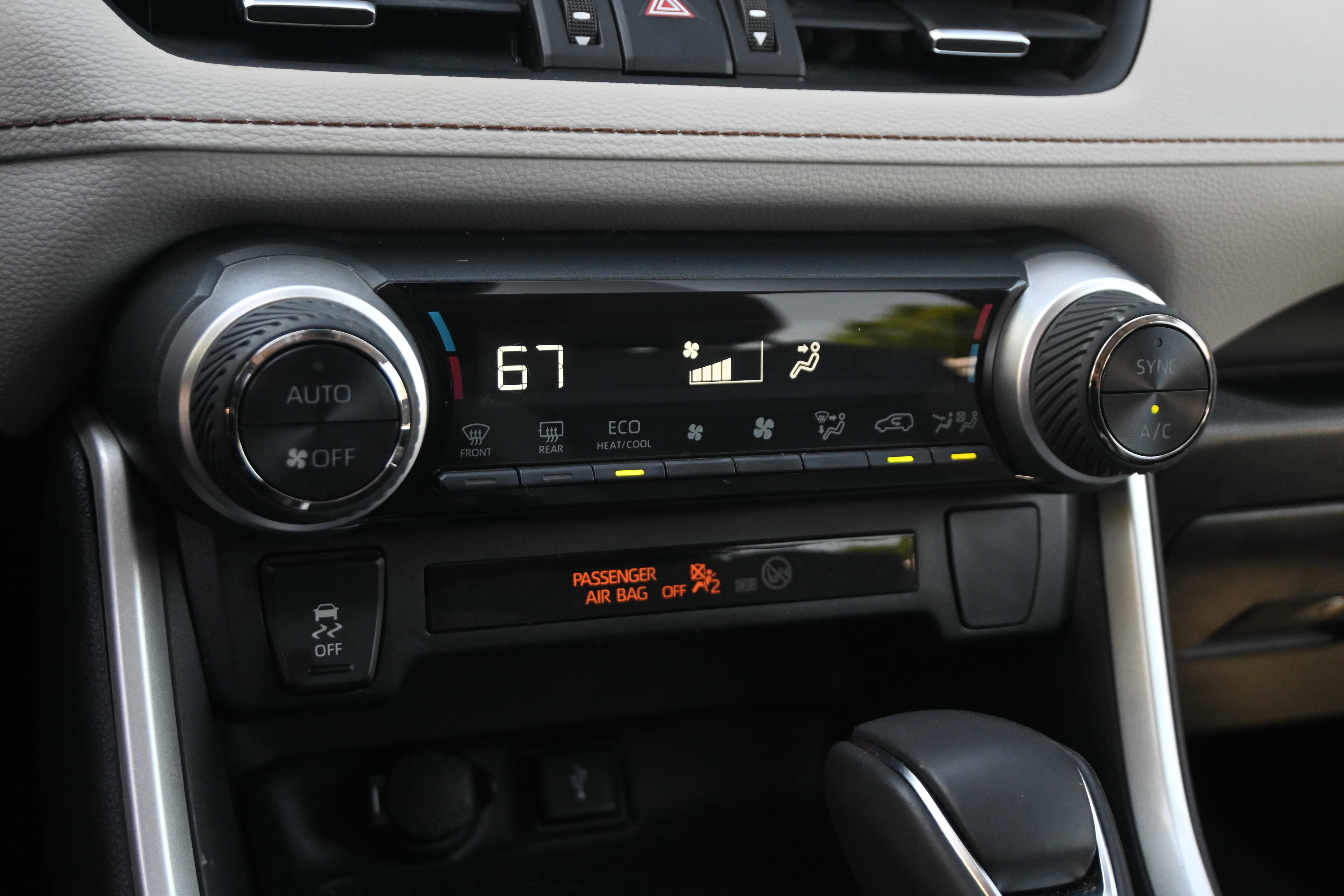 Used 2022 Toyota RAV4 XLE Premium image 21