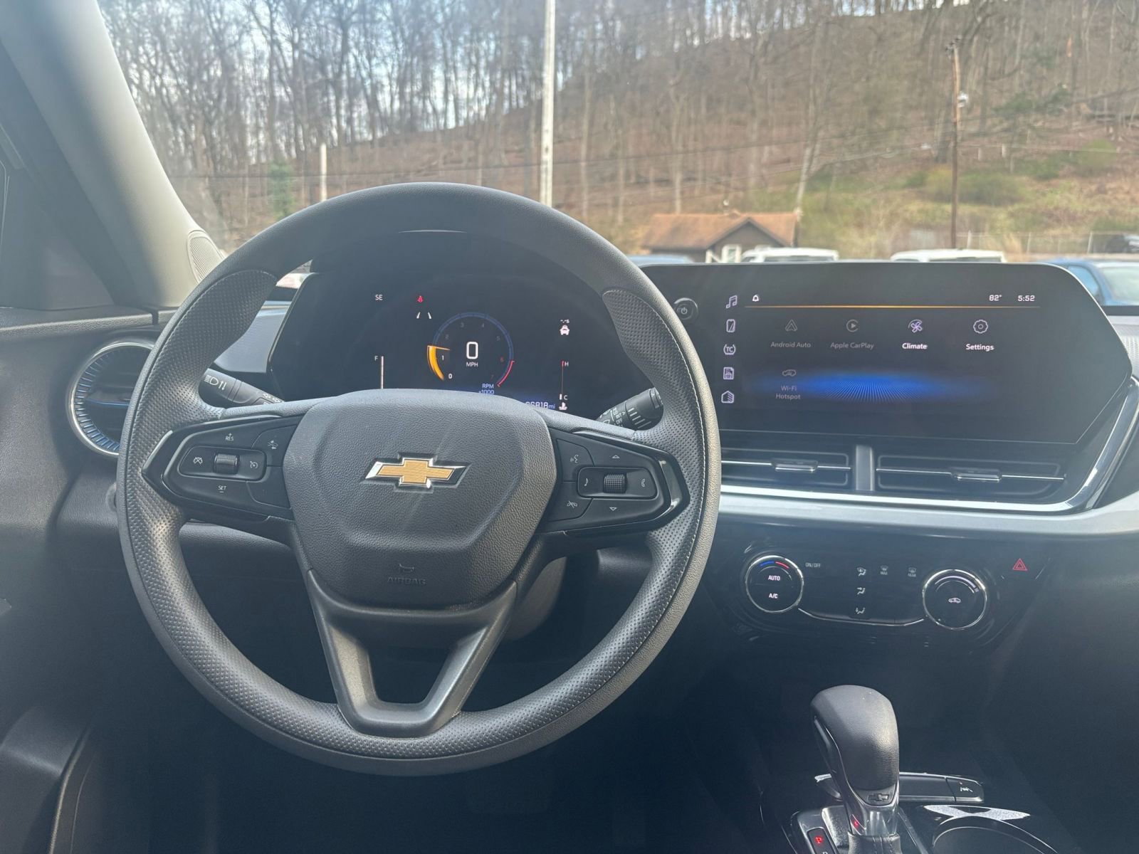 Used 2025 Chevrolet Trax LT FWD image 35