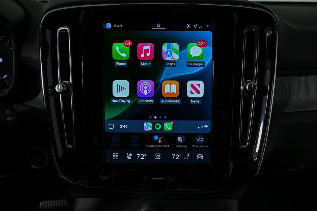 Certified 2026 Volvo XC40 B5 Core w/ Climate Package image 17