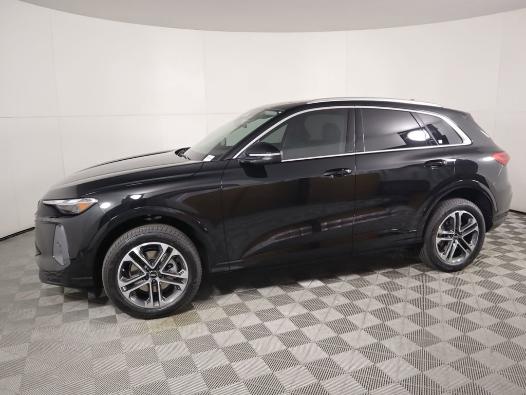 Used 2025 Audi Q5 Premium w/ Convenience Package image 9