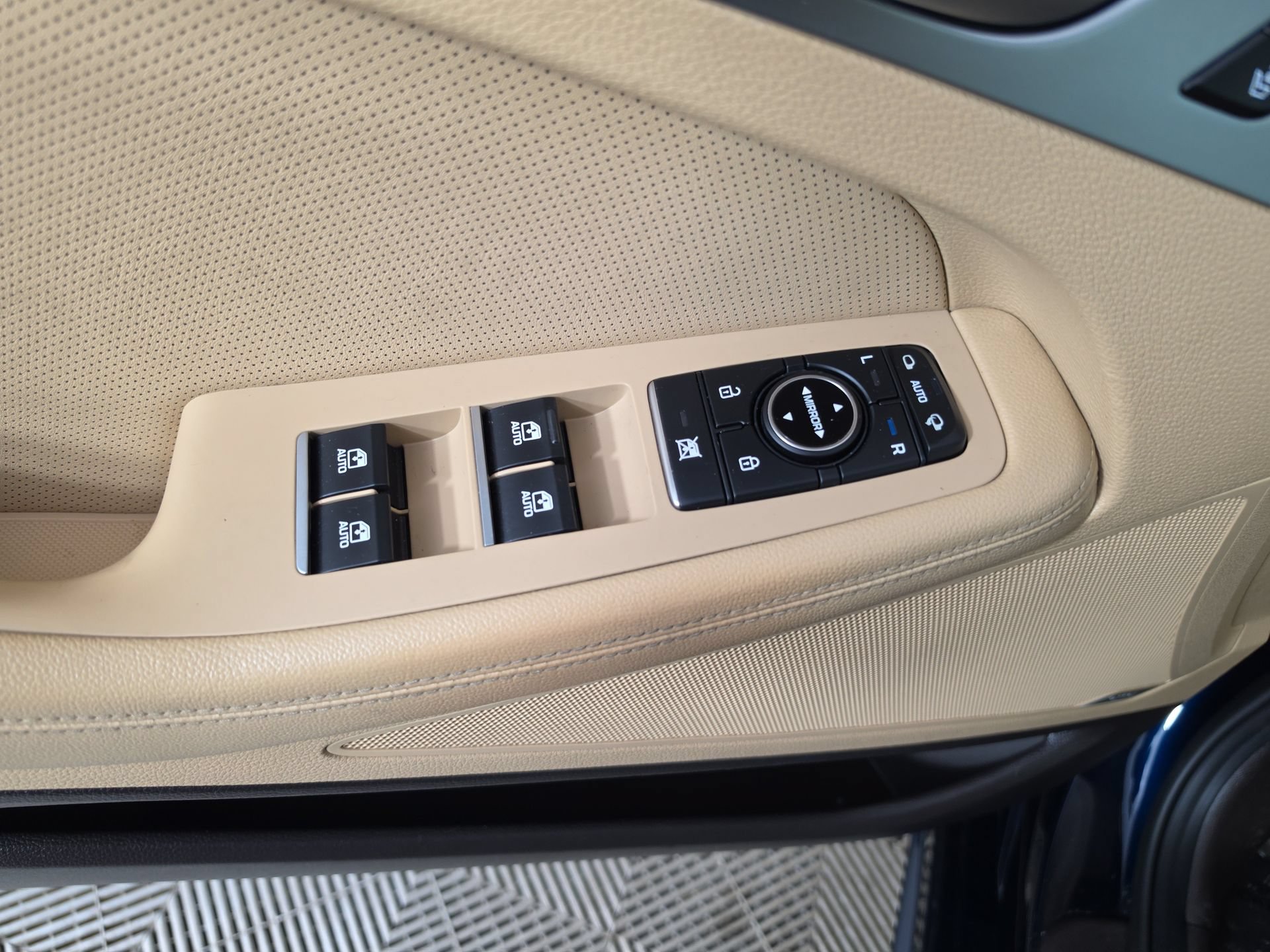 Used 2019 Genesis G80 3.8 image 17