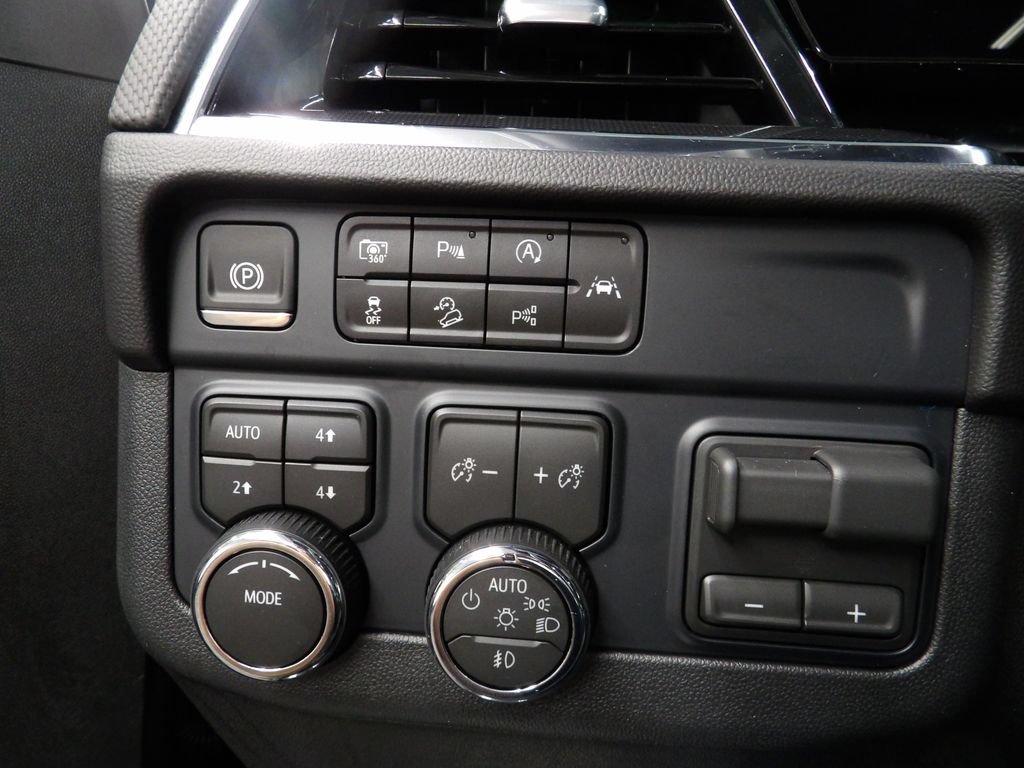 Used 2026 Chevrolet Suburban RST w/ Comfort Package AWD/4WD image 54