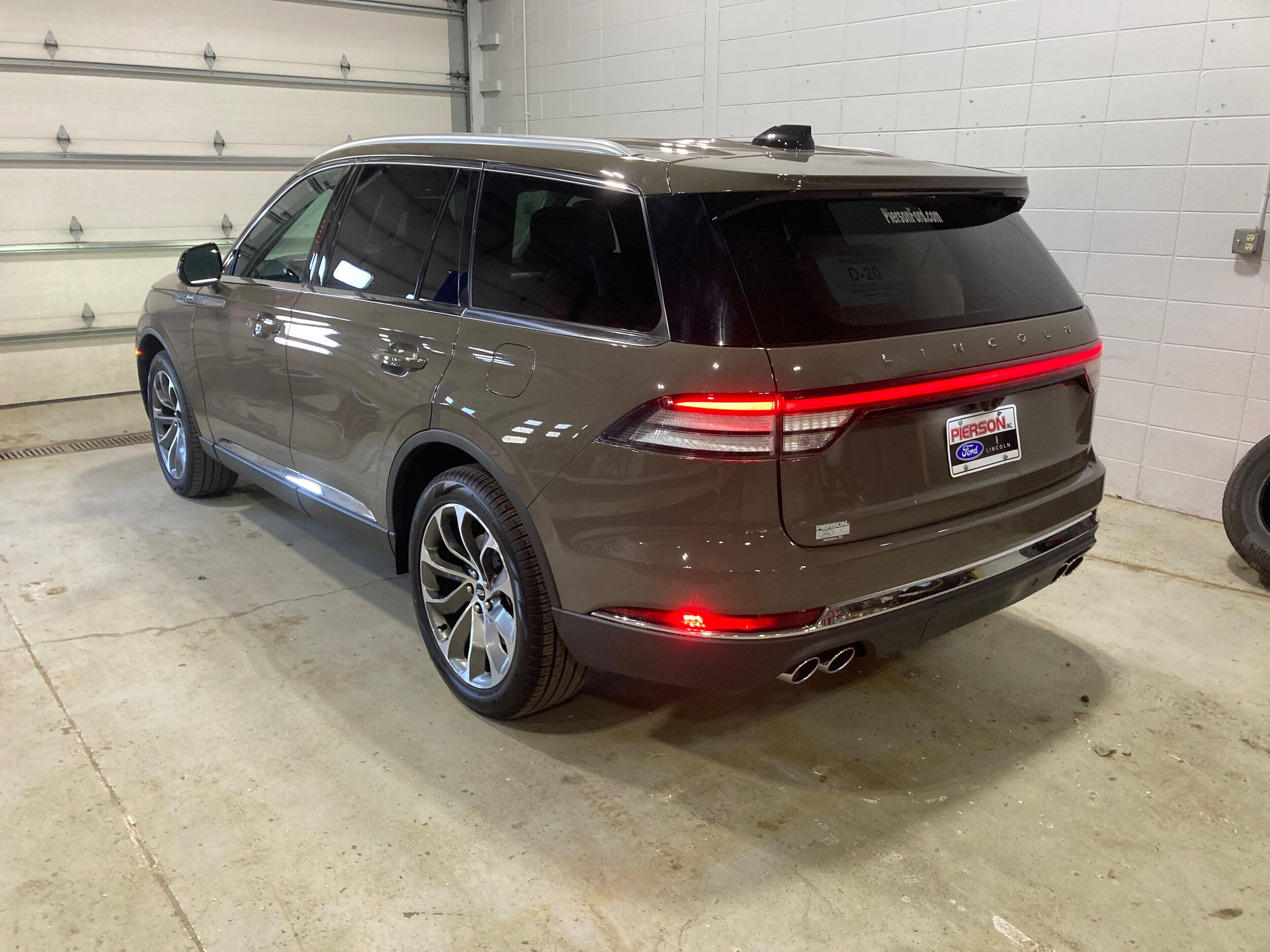 Used 2026 Lincoln Aviator AWD image 17