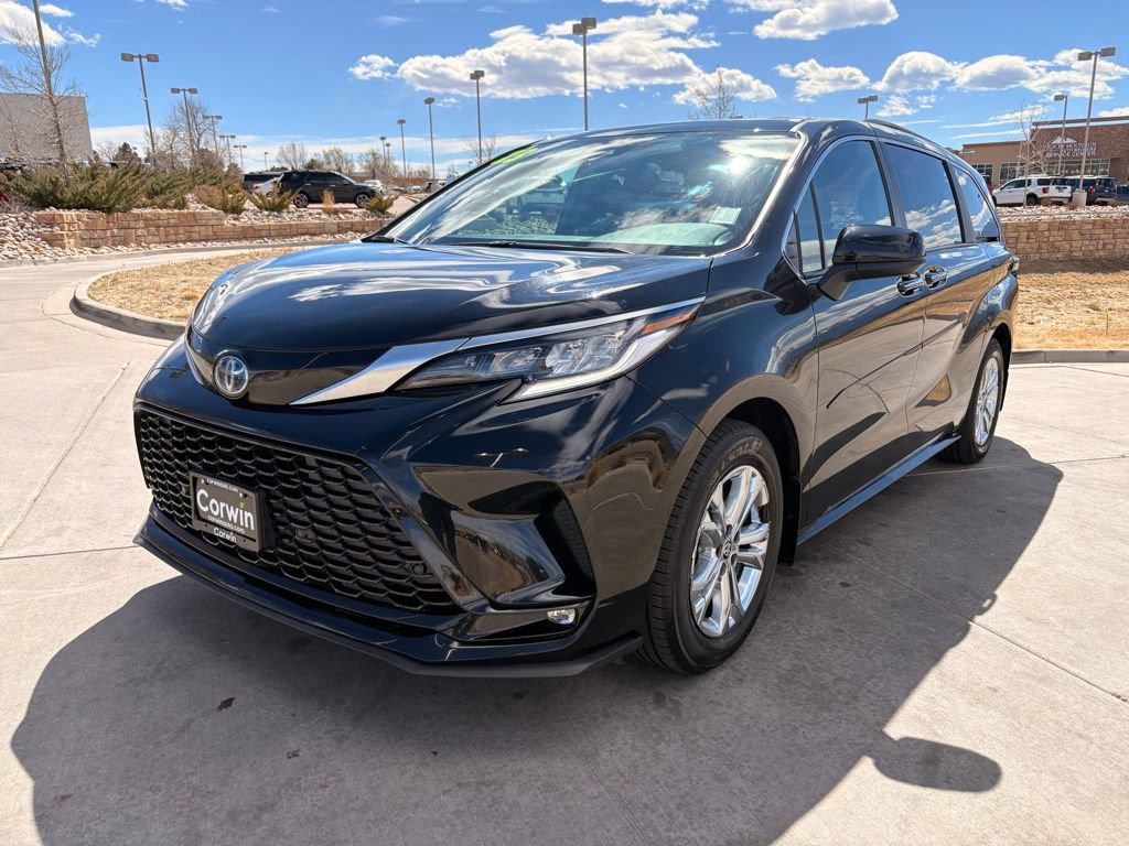 Used 2023 Toyota Sienna XSE AWD/4WD image 3