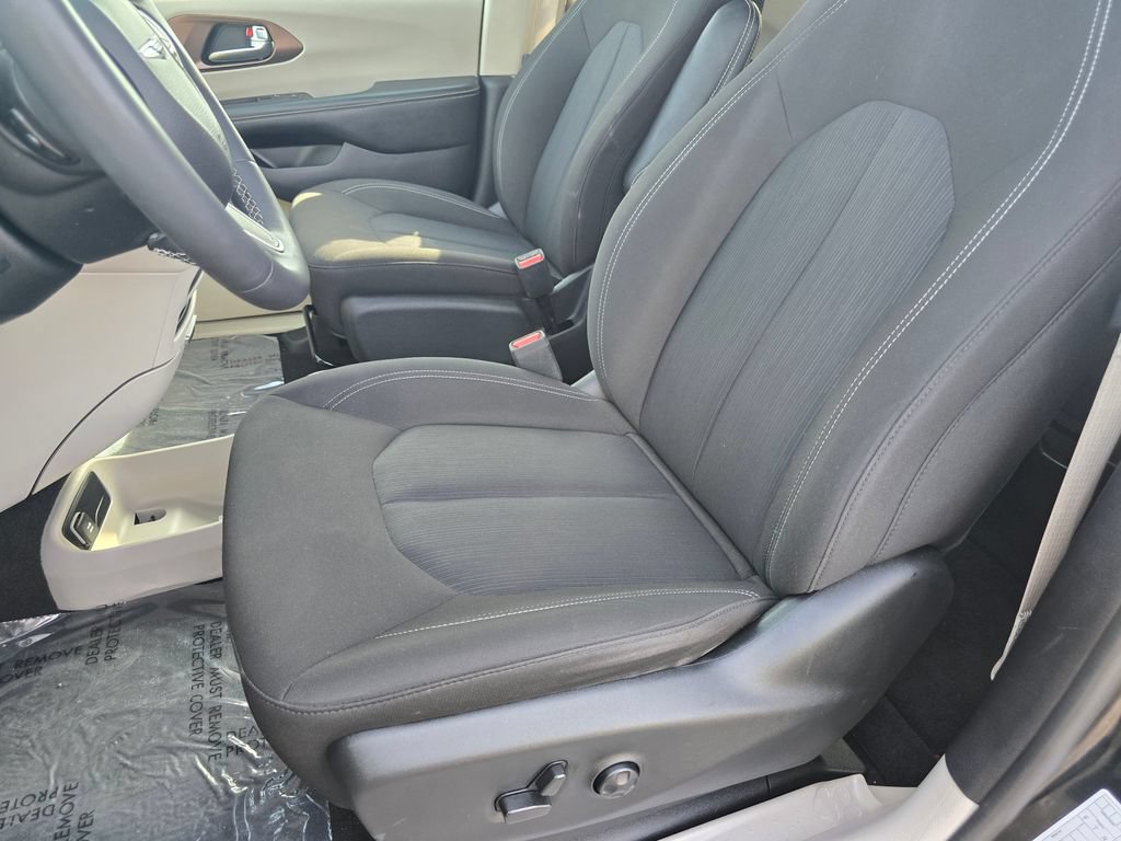 Used 2023 Chrysler Voyager LX FWD image 20