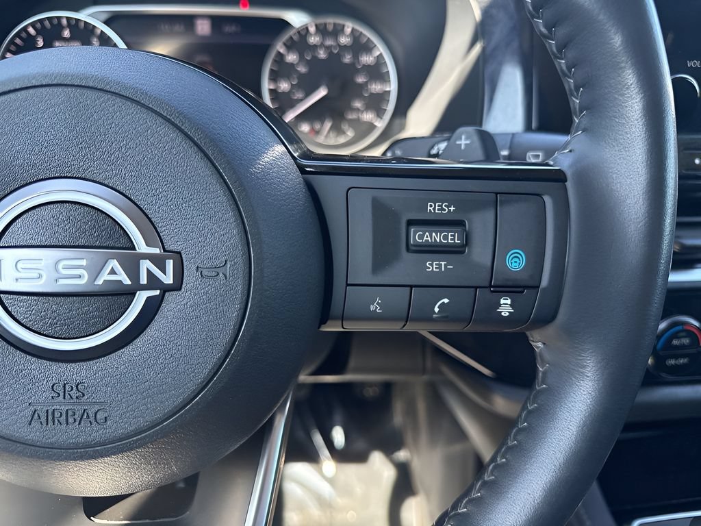 Used 2023 Nissan Pathfinder SL AWD/4WD image 16
