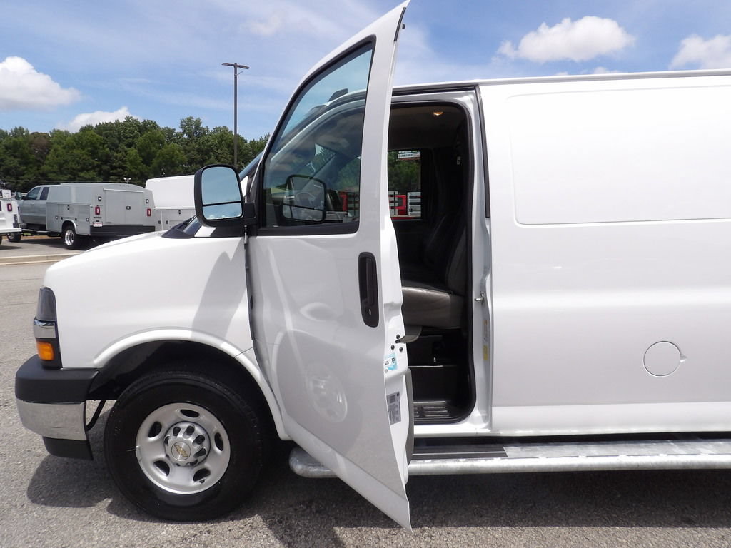 Used 2025 Chevrolet Express 2500 w/ Driver Convenience Package RWD image 13