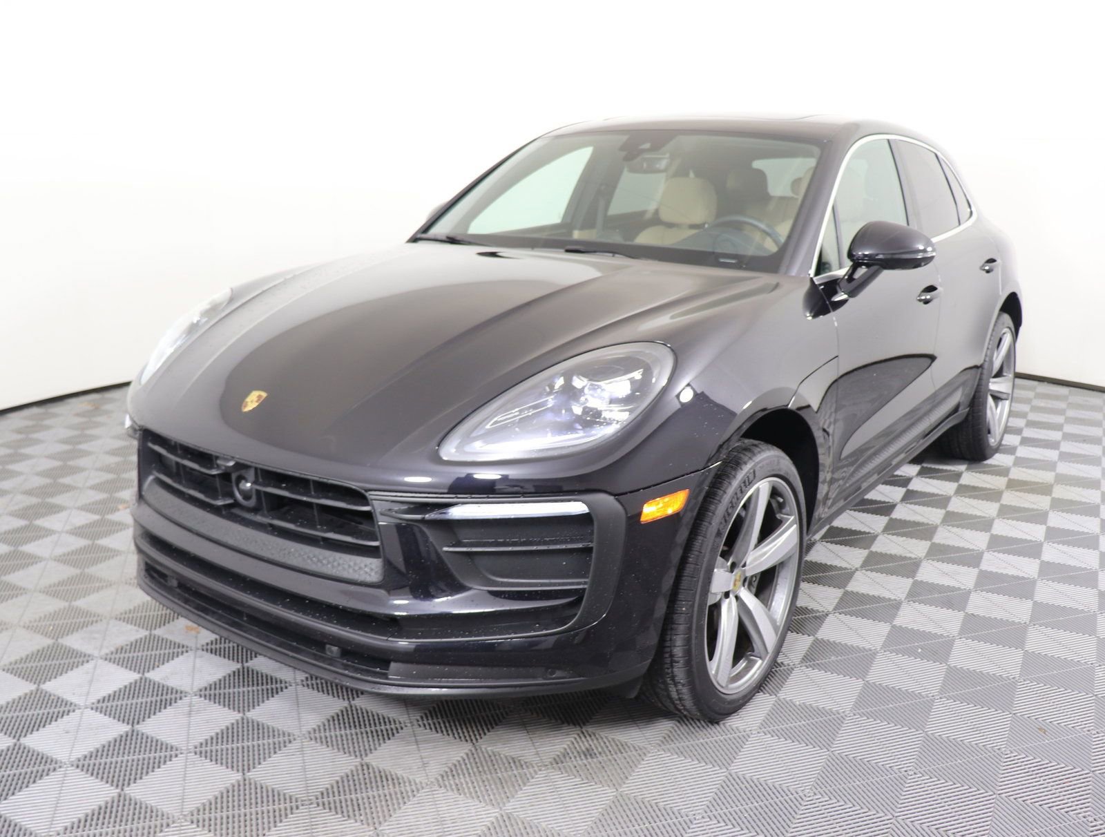Used 2025 Porsche Macan image 13