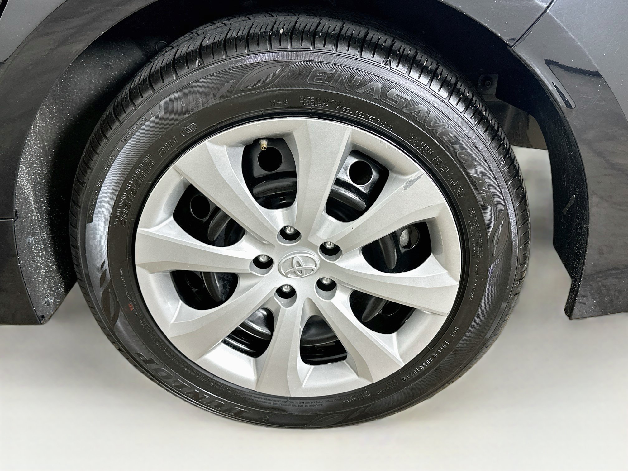 Used 2025 Toyota Corolla LE FWD image 11
