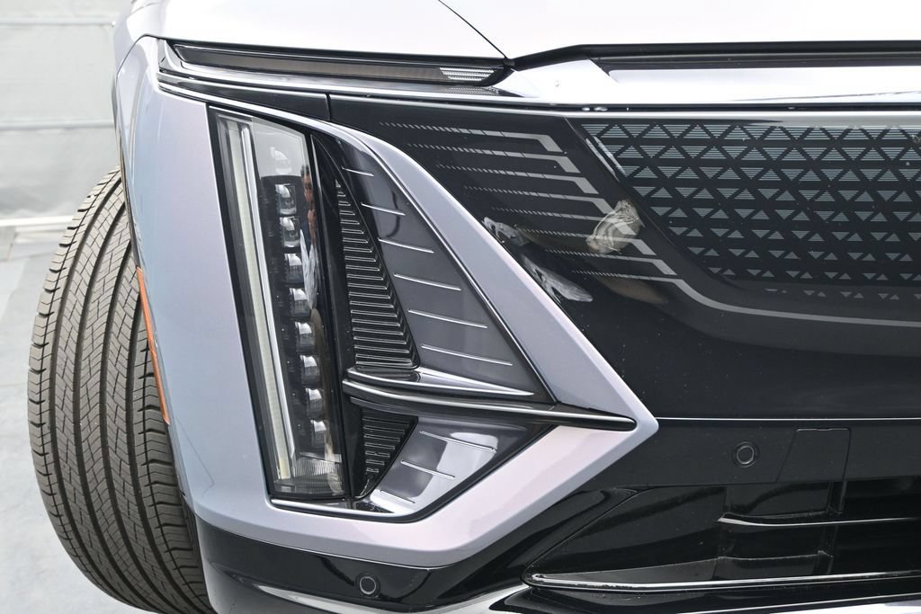 Used 2024 Cadillac Lyriq Sport AWD/4WD image 4