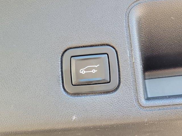 Used 2018 GMC Terrain SLE w/ Driver Convenience Package image 11