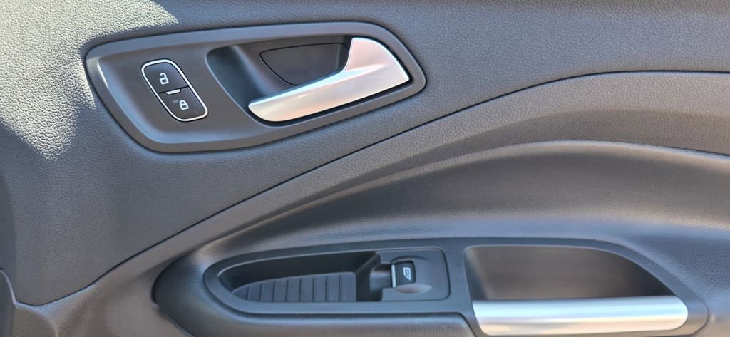 Used 2017 Ford Escape SE w/ Equipment Group 201A AWD/4WD image 40