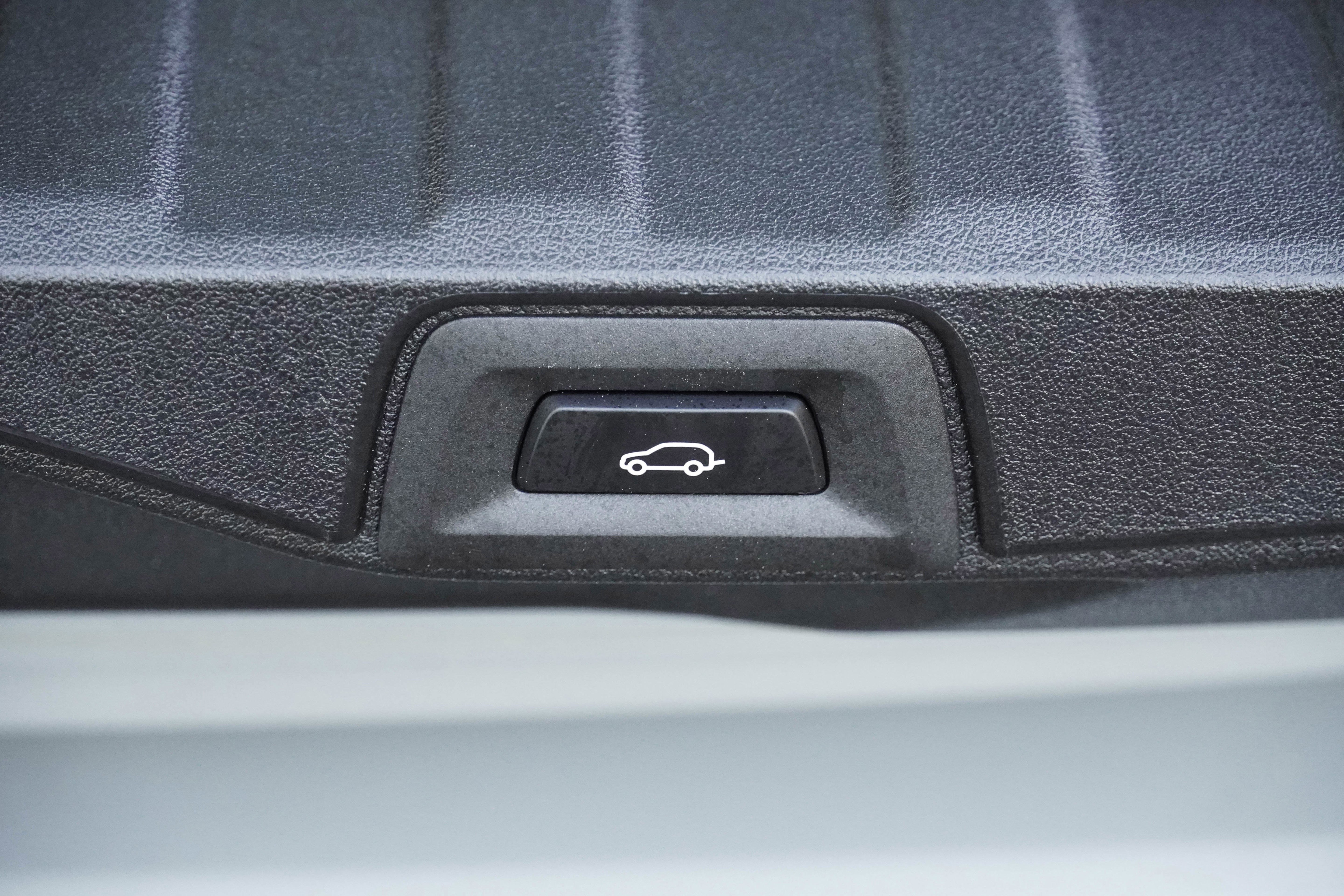 Certified 2026 BMW X5 M60i w/ Parking Assistance Package AWD/4WD image 40