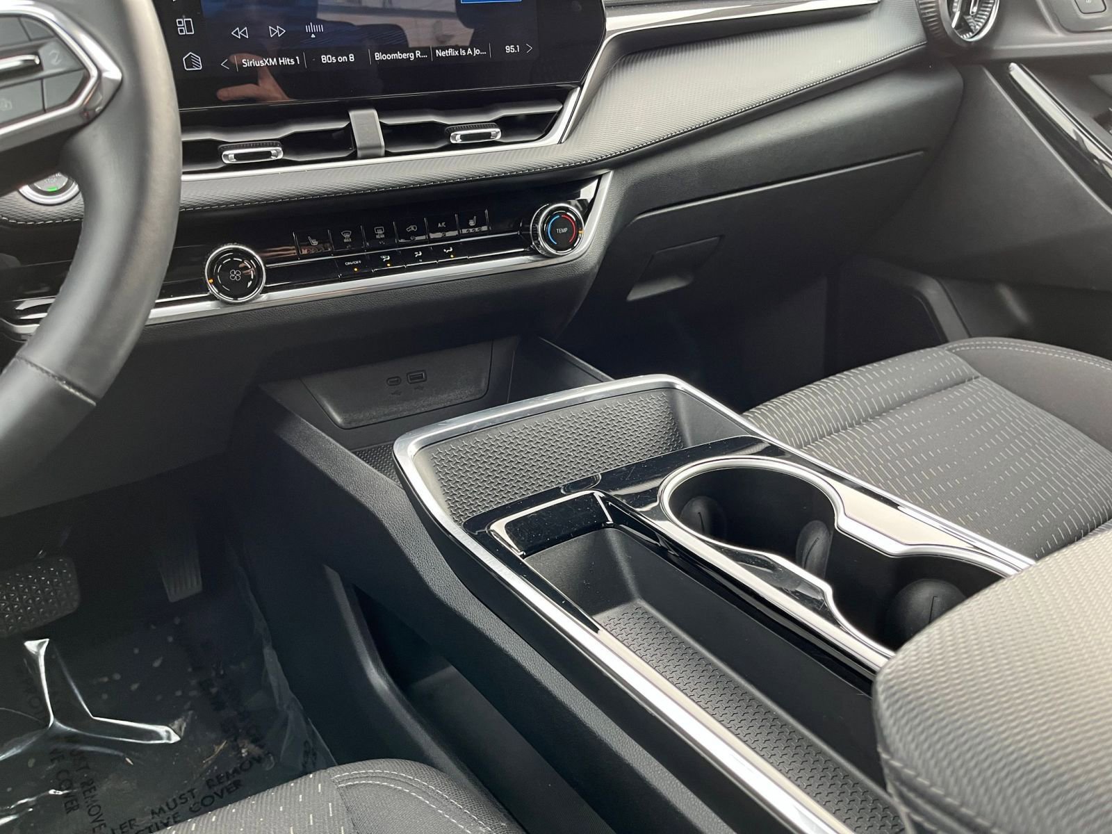 Used 2025 Chevrolet Equinox LT image 40