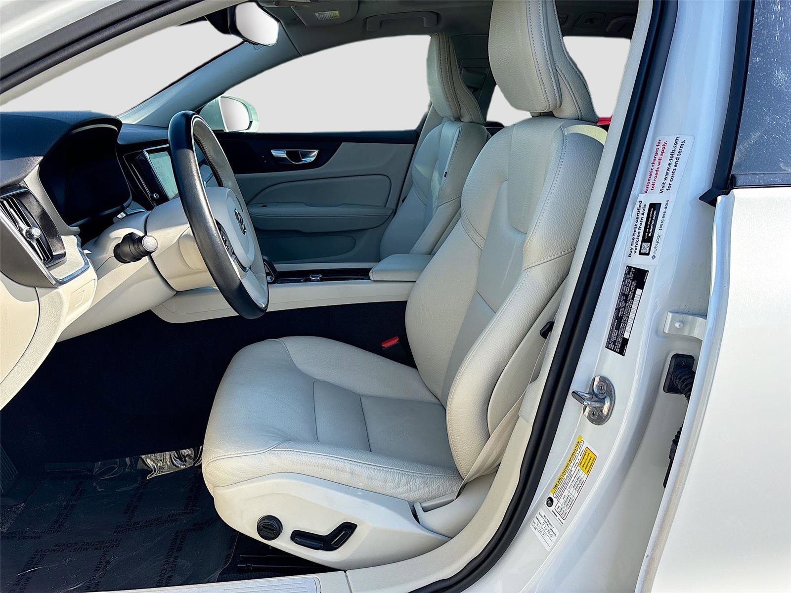 Used 2025 Volvo V60 B5 Cross Country Plus image 20