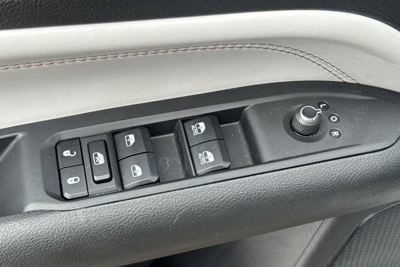 Used 2025 Jeep Compass Limited AWD/4WD image 12