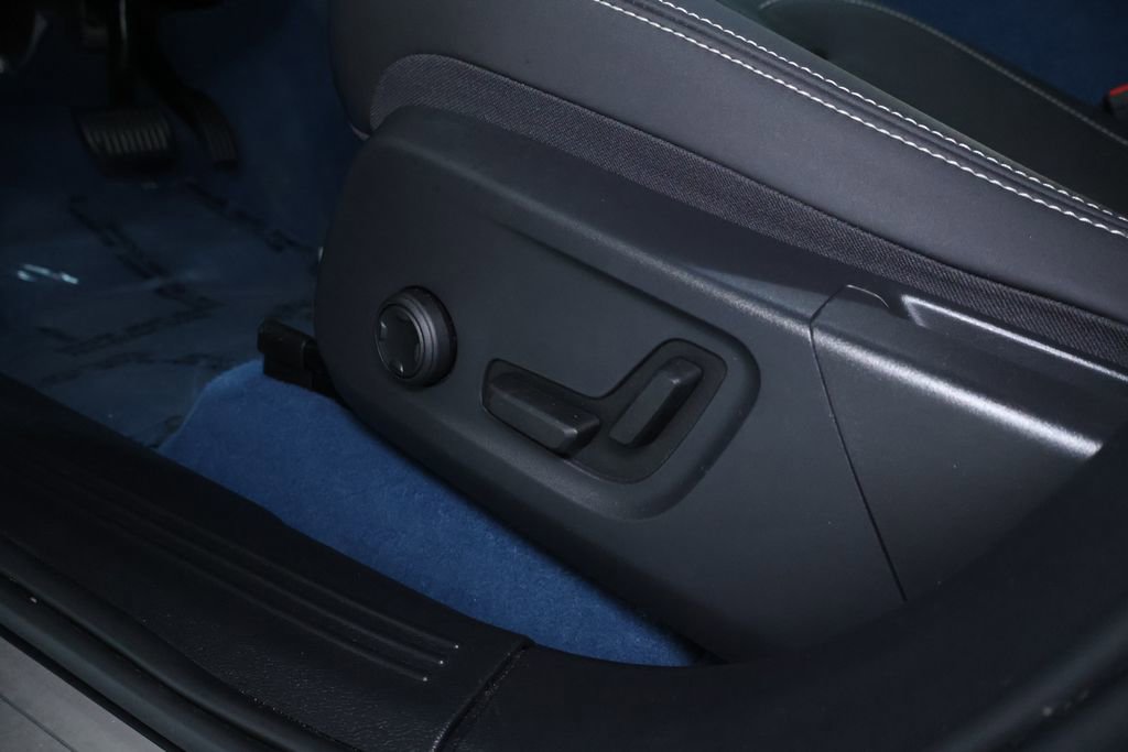 Used 2022 Volvo C40 P8 Recharge Ultimate image 18