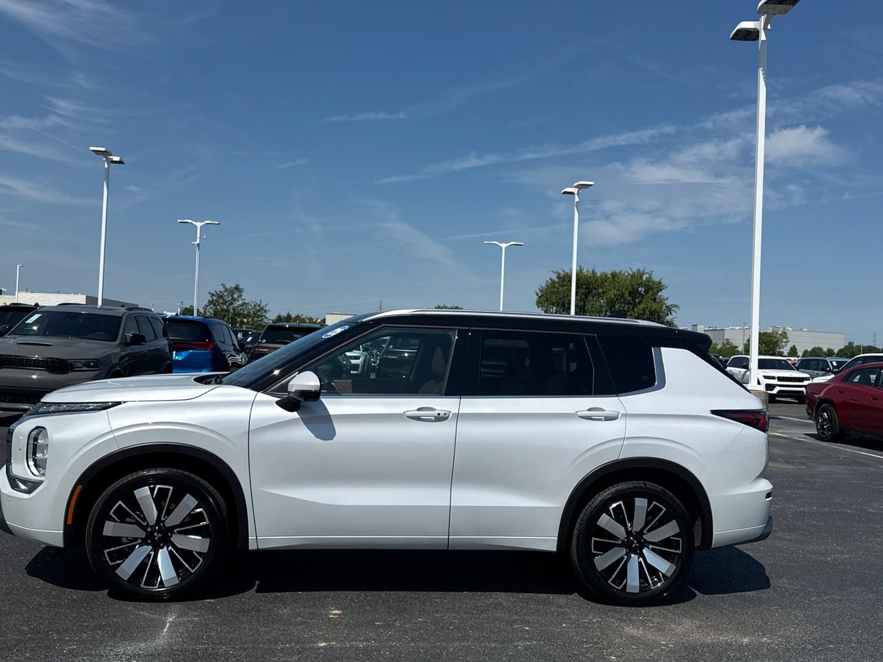 Used 2025 Mitsubishi Outlander SEL AWD/4WD image 6