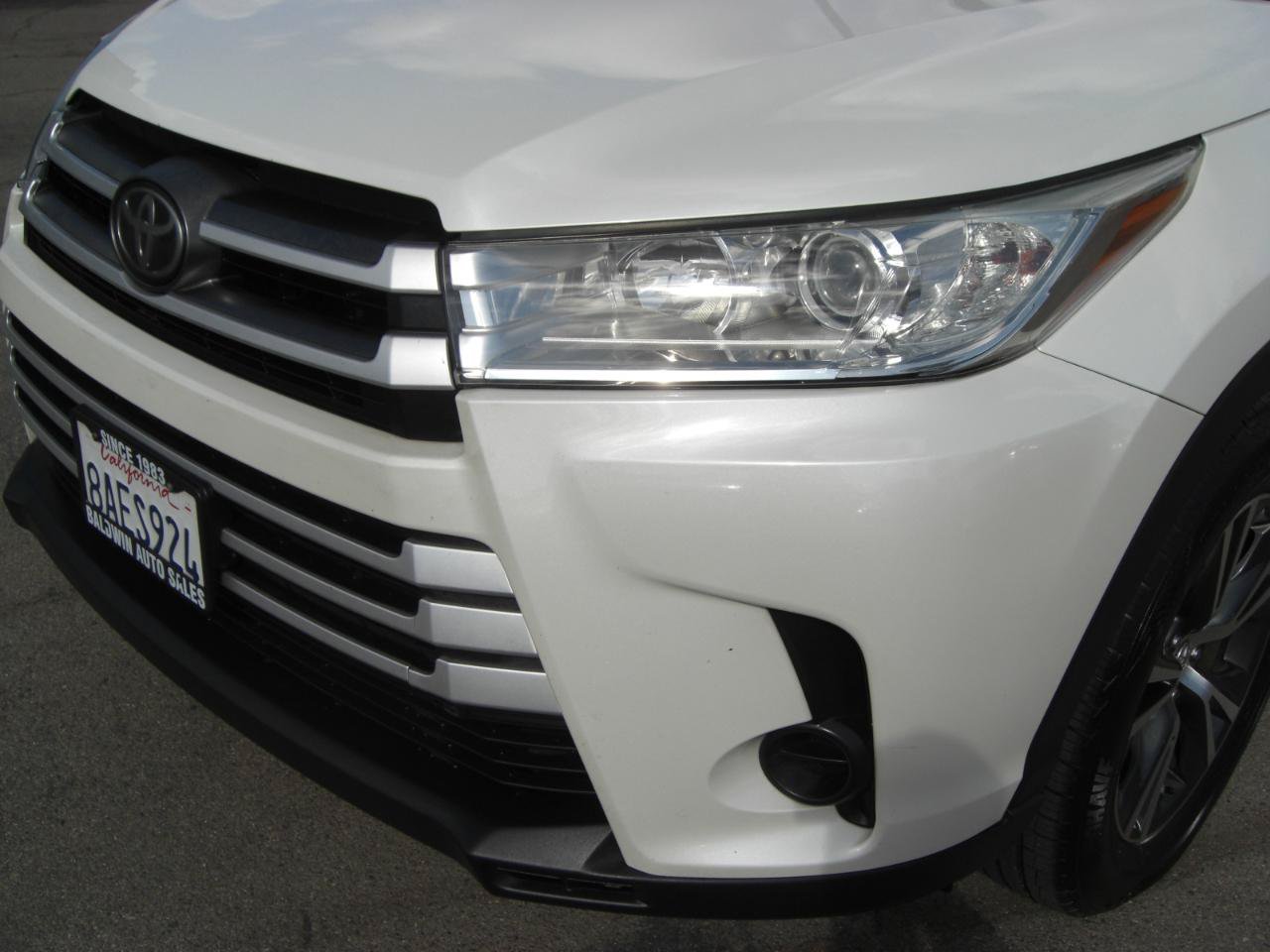 Used 2017 Toyota Highlander LE w/ Carpet Mat Package FWD image 4
